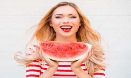 هل يجب شرب الماء بعد تناول البطيخ فى الصيف؟