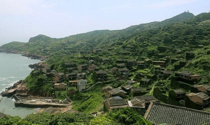 قرية صينية هجرها سكانها قبل 30 عامًا فتحولت إلى جزيرة خيالية