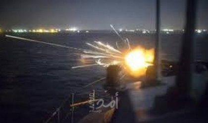 إطلاق قنابل إنارة من قبل زوارق الاحتلال في بحر شمال غزة