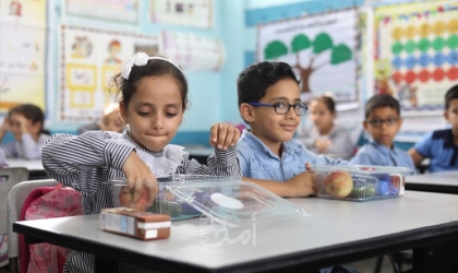 قطر الخيرية توزع وجبات غذائية لطلبة مدارس الأونروا بغزة