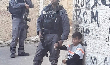 الخليل: قوات الاحتلال تحتجز عشرات الطلبة من مدرسة اللبن الساوية