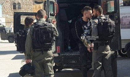 قوات الاحتلال تعتدي على شاب وتعتقله قرب الحرم الإبراهيمي بالخليل