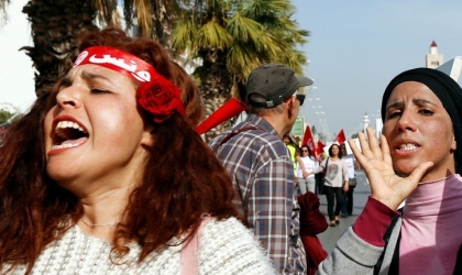 تونس: احتجاجات عقب استثناء بعض الأمهات من تدابير رفع الحجر.. والحكومة تتراجع