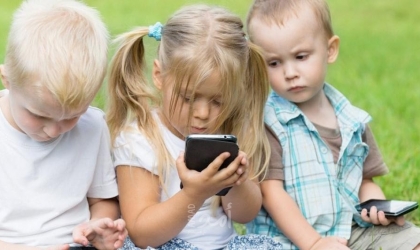 تأثير الأجهزة الذكية على سلوك الأطفال