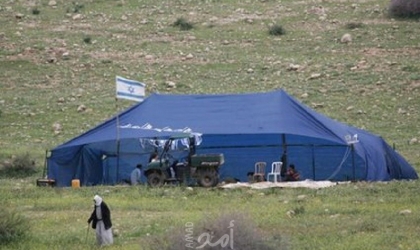 مستوطنون ينصبون خيمة جنوب نابلس وجيش الاحتلال يهدم خيمة ويستولي على معدات بالخليل