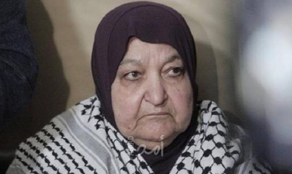 سلطات الاحتلال تمنع والدة الأسير ناصر أبو حميد من زيارته