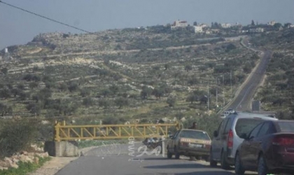 جيش الاحتلال يغلق حاجز قلنديا وسط مواجهات مع المواطنين - فيديو