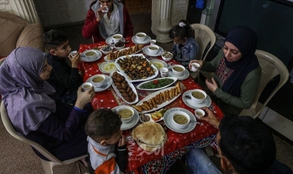 غزة: موائد افطار رمضان تفقد شهيتها بسبب تأخر الرواتب وارتفاع الأسعار