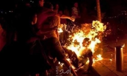 شاب من غزة يضرم النار في نفسه