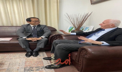 الأحمد يطلع السفير الياباني على آخر التطورات في الساحة الفلسطينية