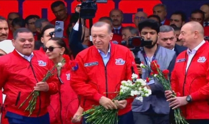 في أول ظهور شخصي بعد وعكة صحية.. أردوغان يقدم أول رائدي فضاء تركيين (فيديو)