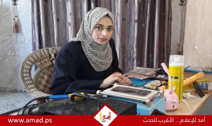 تقرير: ولاء أبو حماد.. امرأة تتقن "صيانة" الهواتف الخلوية- صور
