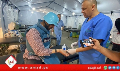 إصابة المصور "محمد الصوالحي" أثناء تغطيته للقصف على مخيم النصيرات