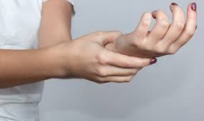 وصفات طبيعية لتقشير اليدين والتخلص من الجلد الميت