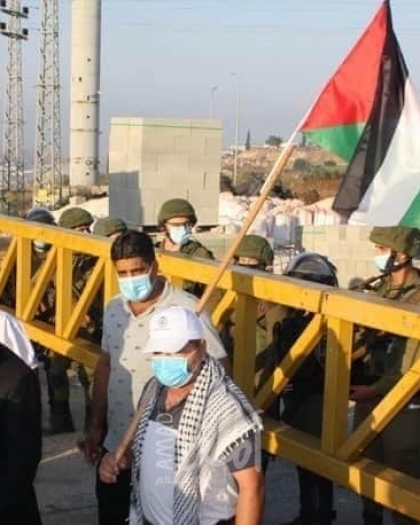 الاحتلال الإسرائيلي يغلق البوابة الحديدية غرب سلفيت ويعيق حركة المواطنين