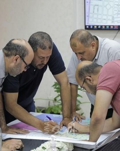 بلدية غزة تبحث مع لجان الأحياء معايير اختيار المشاريع في أحياء المدينة 