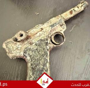 مسدس فى قاع بحيرة يفك لغز جريمة عمرها 14 عامًا بفرنسا.. شاهد