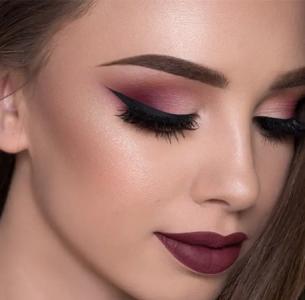 تعرفي على طرق وضع المكياج خلال الأشهر الباردة.. أهم حاجة الترطيب