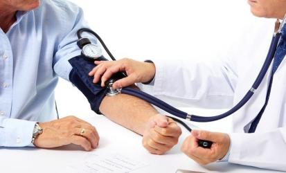 ابتكار جهاز صغير يعالج ضغط الدم من خلال الأذن