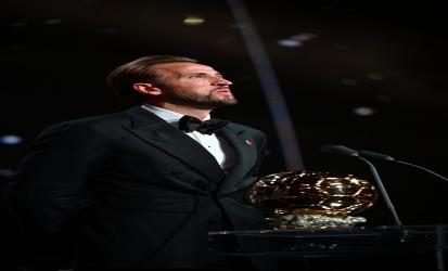 هاري كين يحصد جائزة الكرة الذهبية 2026..ومبابي ثانيا
